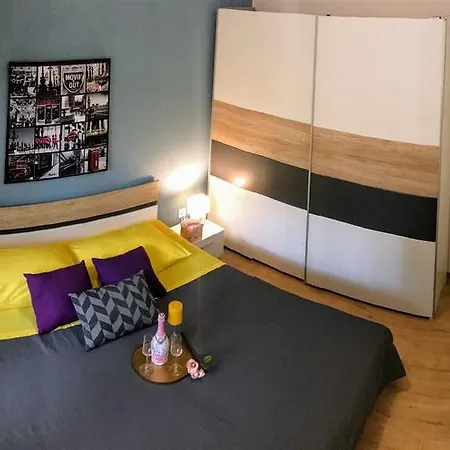 Apartment Dot Deluxe