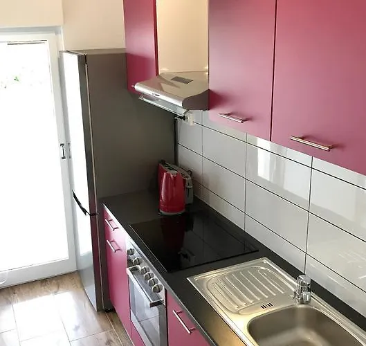 Dot Deluxe Apartman *